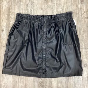 Jolie & Joy Women’s Black Faux Leather Aline Elastic Waistband Skirt Button Down